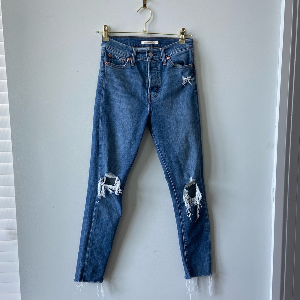 LEVI’S High-Rise Wedgie Skinny Distressed Jeans 26
